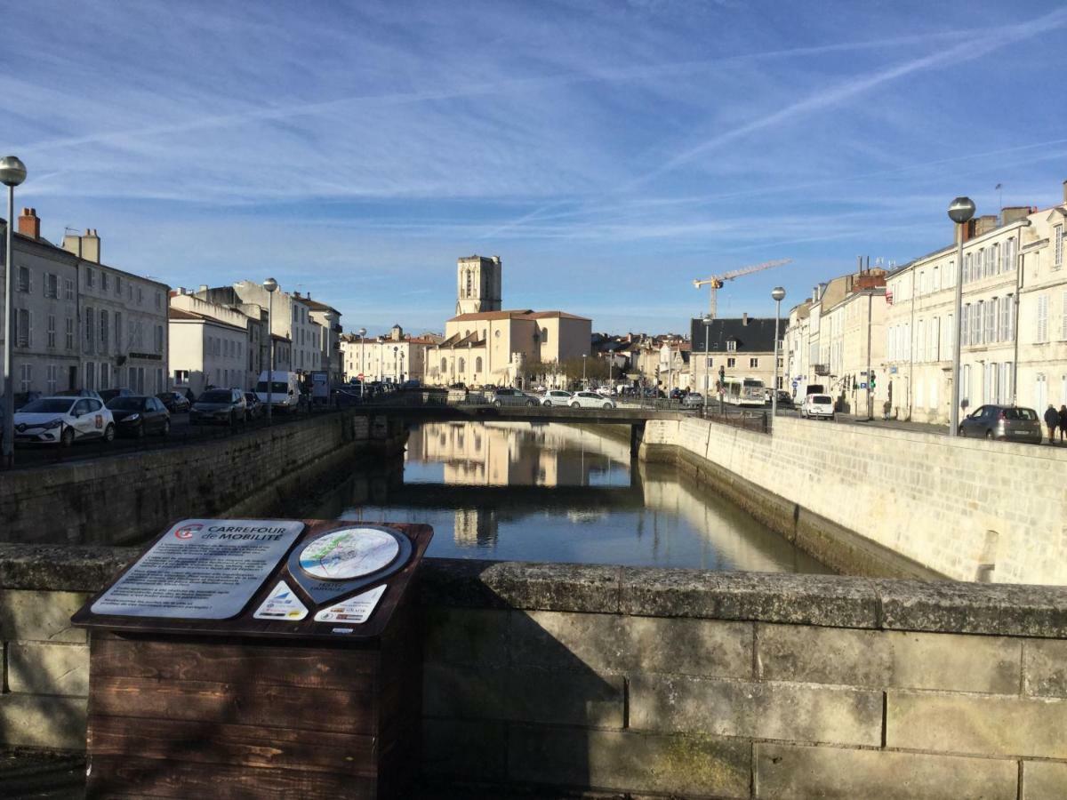 Appartement Centre Ville Pres Du Port Avec Parking Et Wifi La Rochelle  Exterior photo